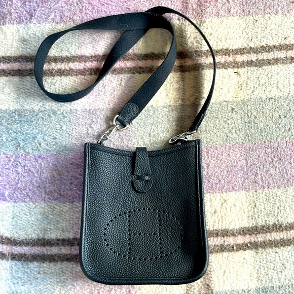 New! Soft Leather Over shoulder purse - Picture 3 of 5